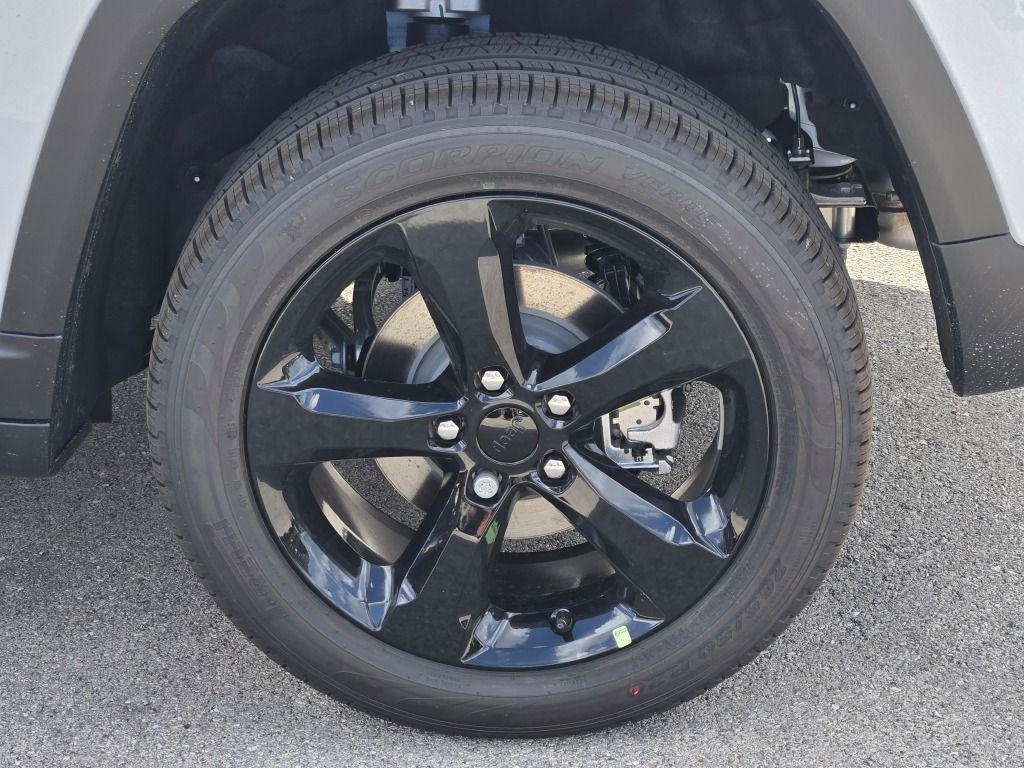 new 2025 Jeep Grand Cherokee car, priced at $46,403