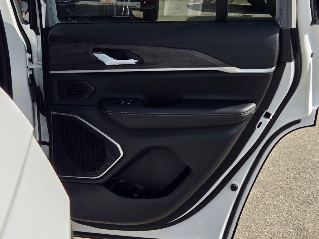 new 2025 Jeep Grand Cherokee car, priced at $46,403