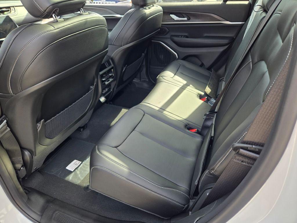 new 2025 Jeep Grand Cherokee car, priced at $46,403