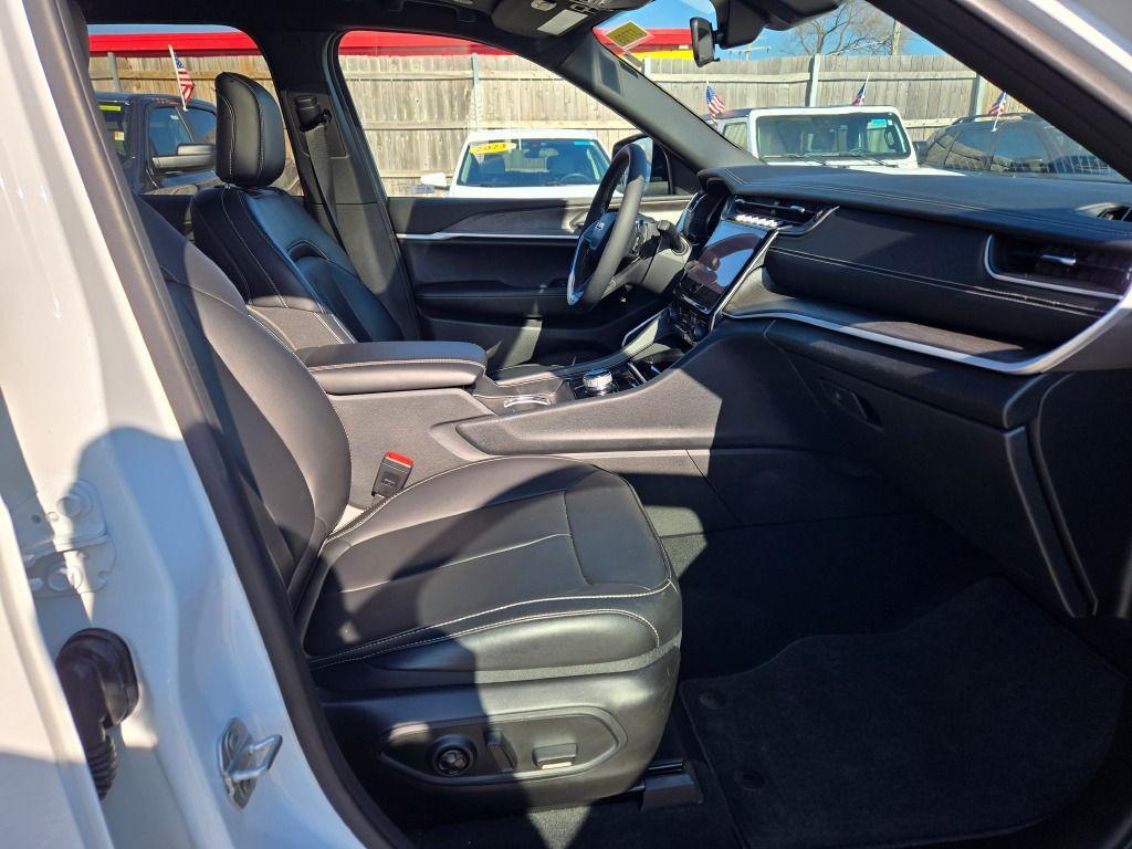 new 2025 Jeep Grand Cherokee car, priced at $42,688