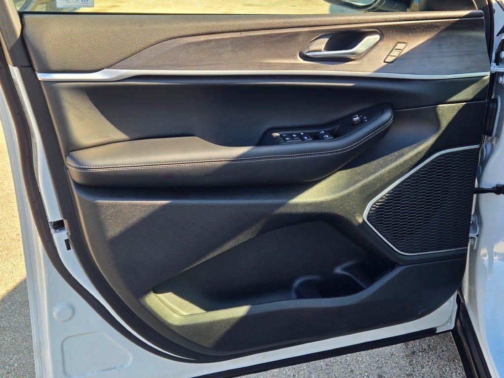 new 2025 Jeep Grand Cherokee car, priced at $42,688