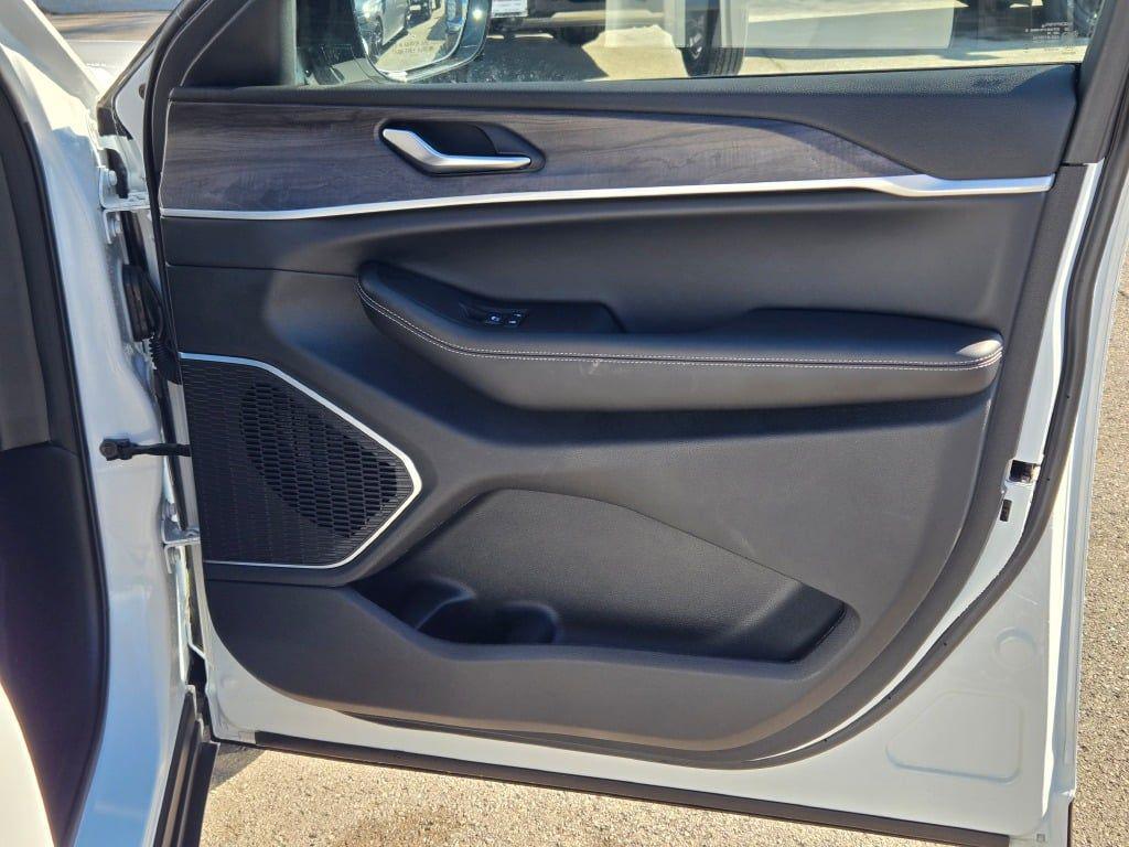 new 2025 Jeep Grand Cherokee car, priced at $42,688