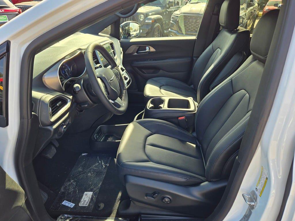 new 2026 Chrysler Pacifica car, priced at $39,616