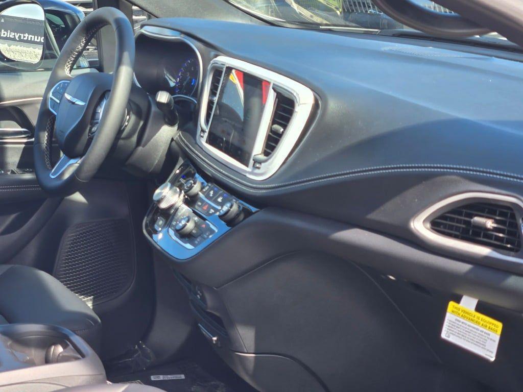 new 2026 Chrysler Pacifica car, priced at $39,616