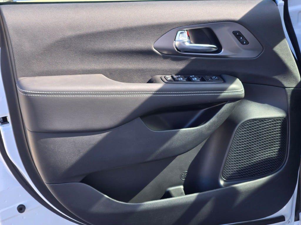 new 2026 Chrysler Pacifica car, priced at $39,616