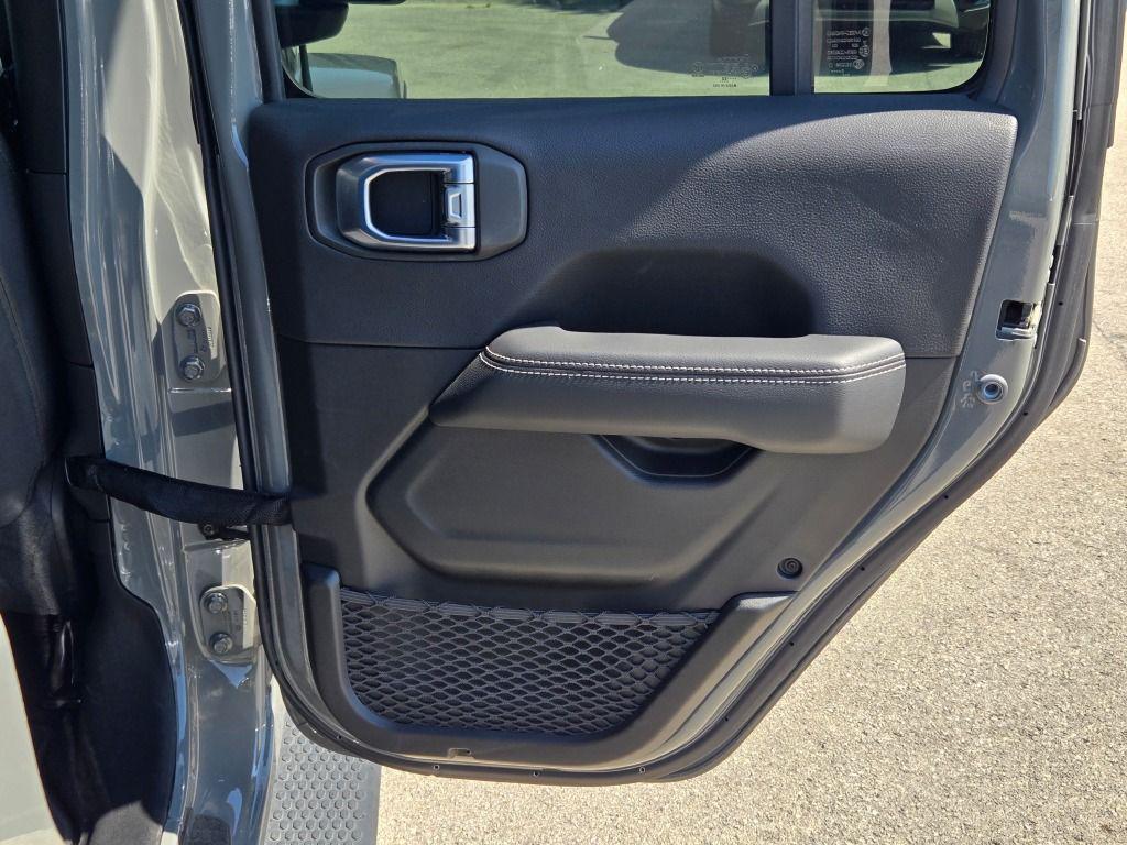 used 2022 Jeep Wrangler Unlimited car, priced at $34,104