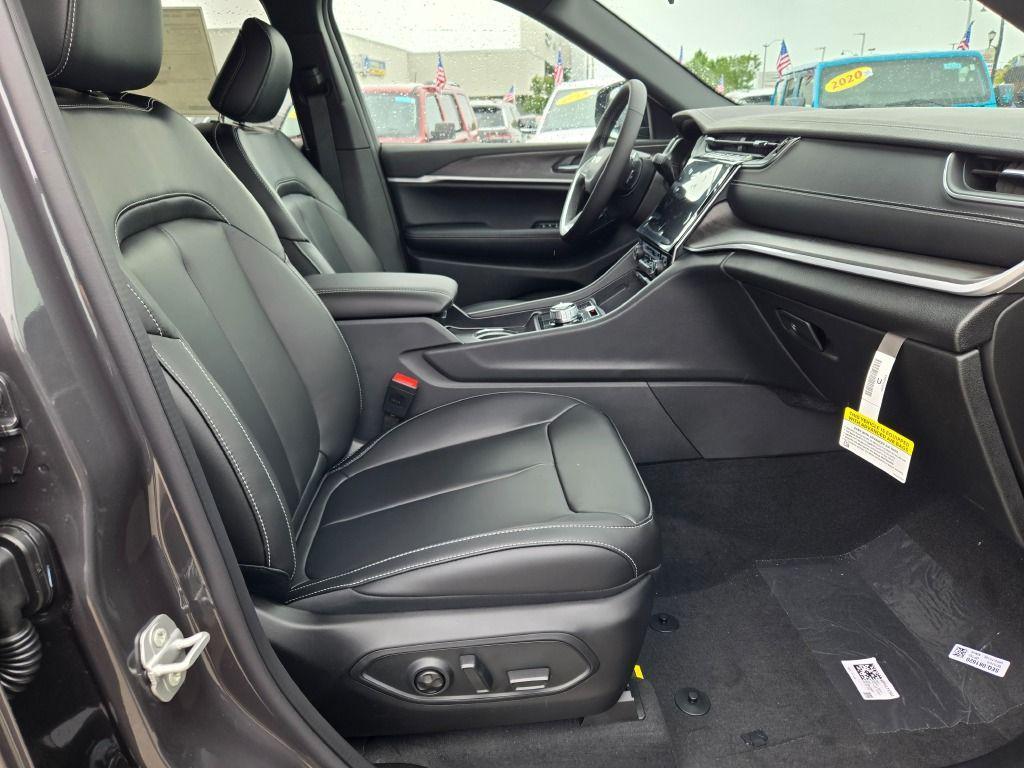 new 2025 Jeep Grand Cherokee L car, priced at $43,835