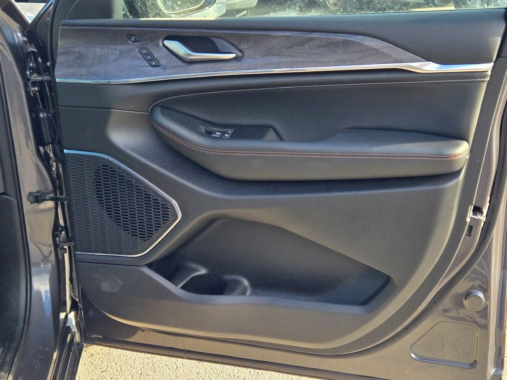 new 2025 Jeep Grand Cherokee car, priced at $50,855