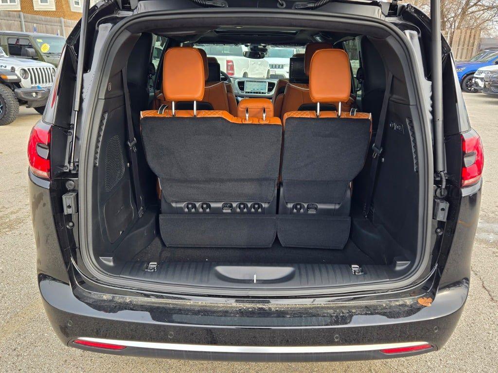 new 2026 Chrysler Pacifica car, priced at $52,279