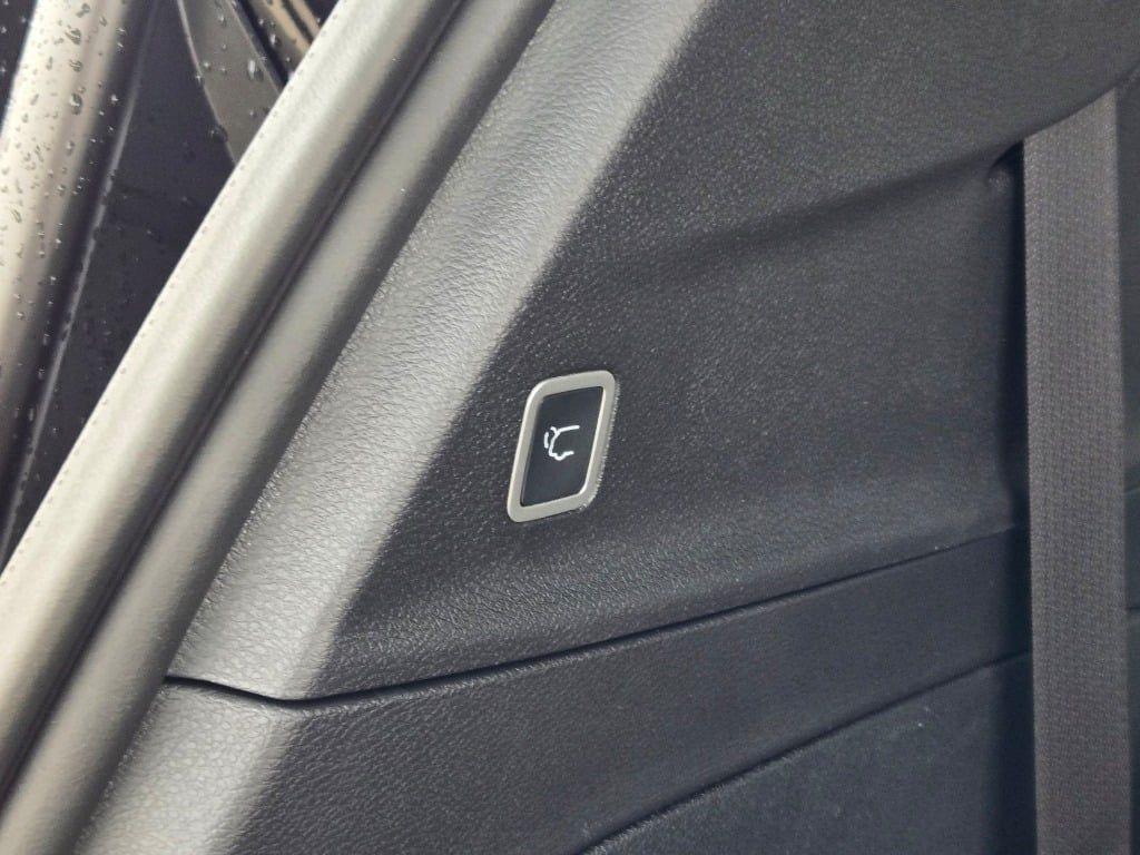 new 2026 Chrysler Pacifica car, priced at $47,852