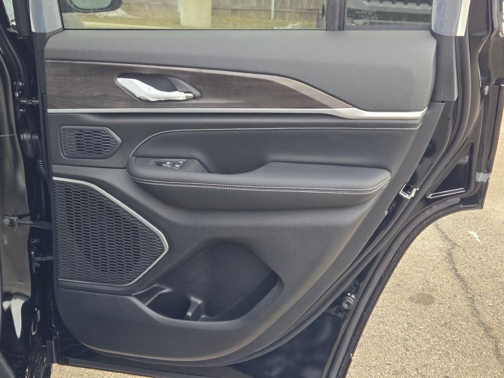 new 2026 Jeep Grand Cherokee car, priced at $51,853