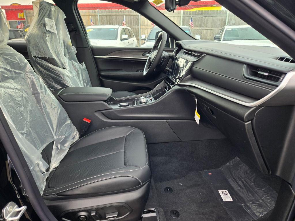 new 2026 Jeep Grand Cherokee car, priced at $51,853