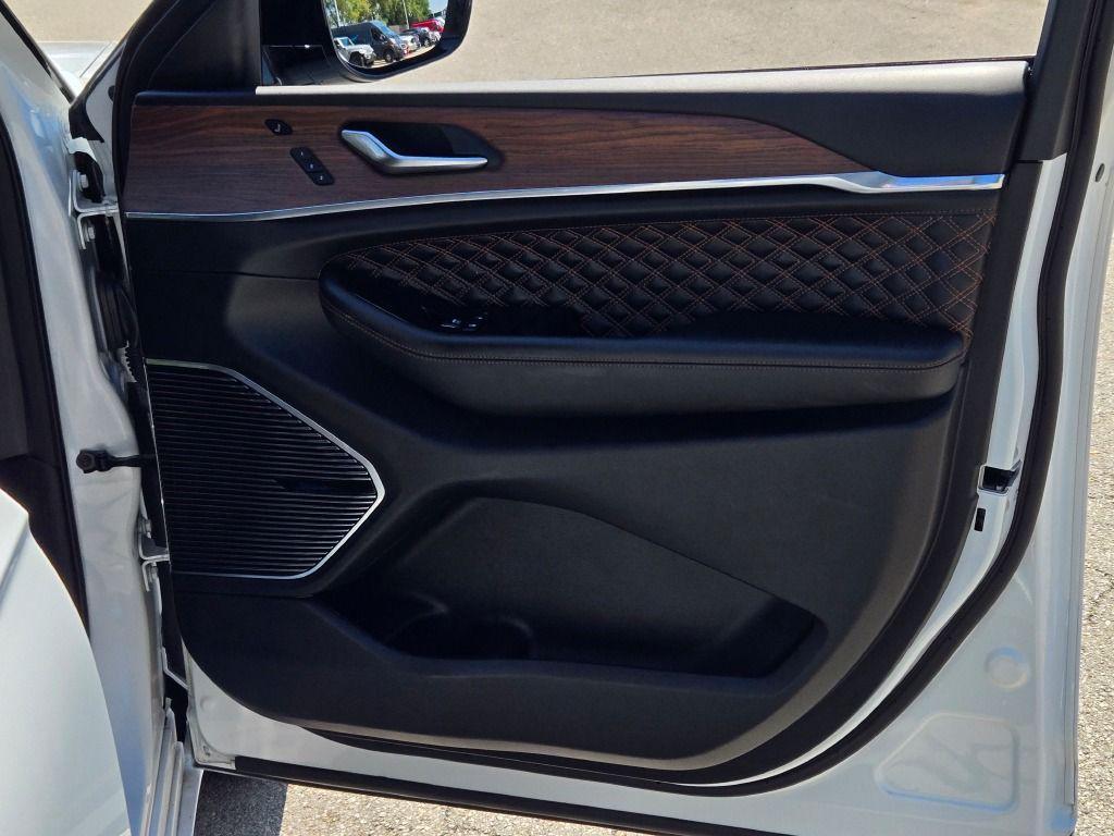 used 2023 Jeep Grand Cherokee L car, priced at $40,990