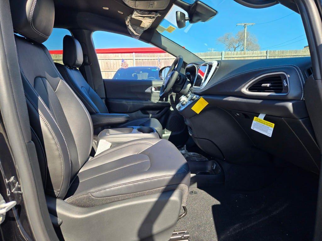 new 2026 Chrysler Pacifica car, priced at $38,816