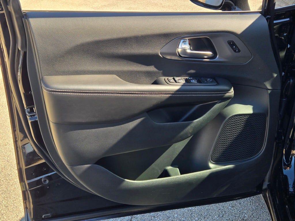 new 2026 Chrysler Pacifica car, priced at $38,816