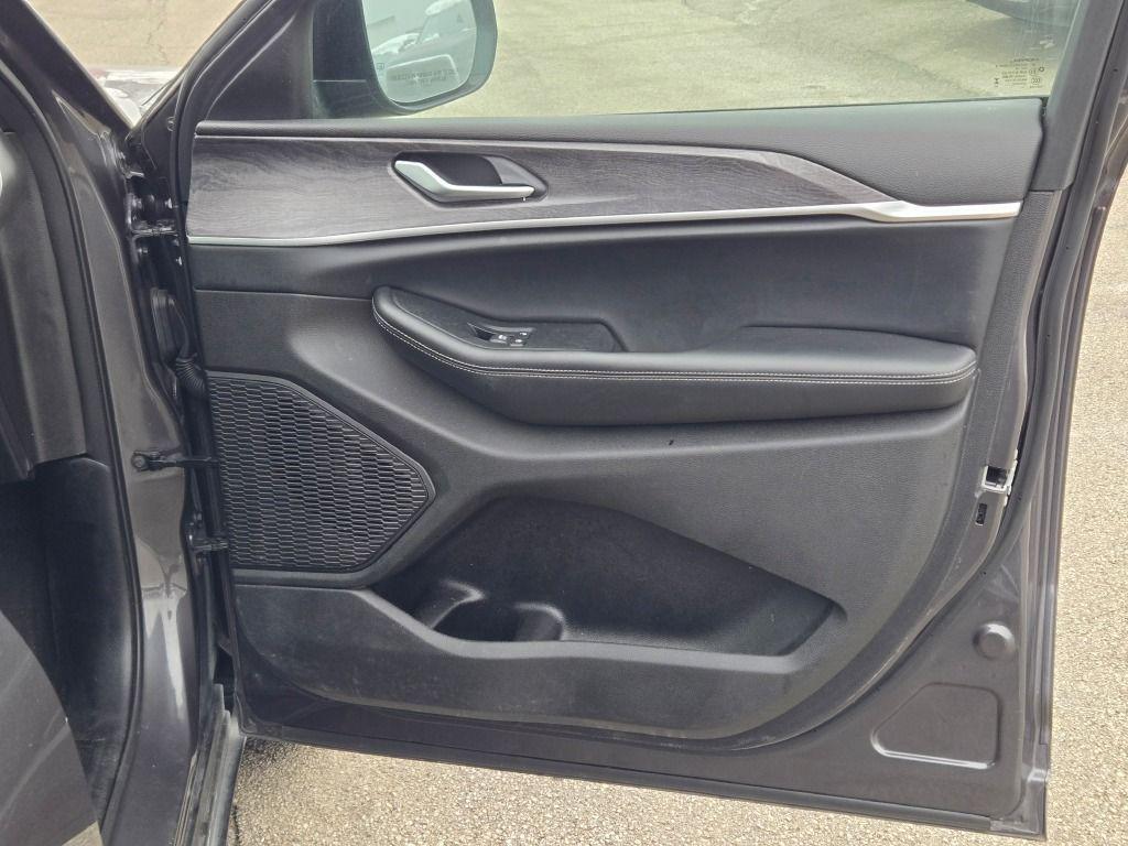 used 2024 Jeep Grand Cherokee L car, priced at $31,383