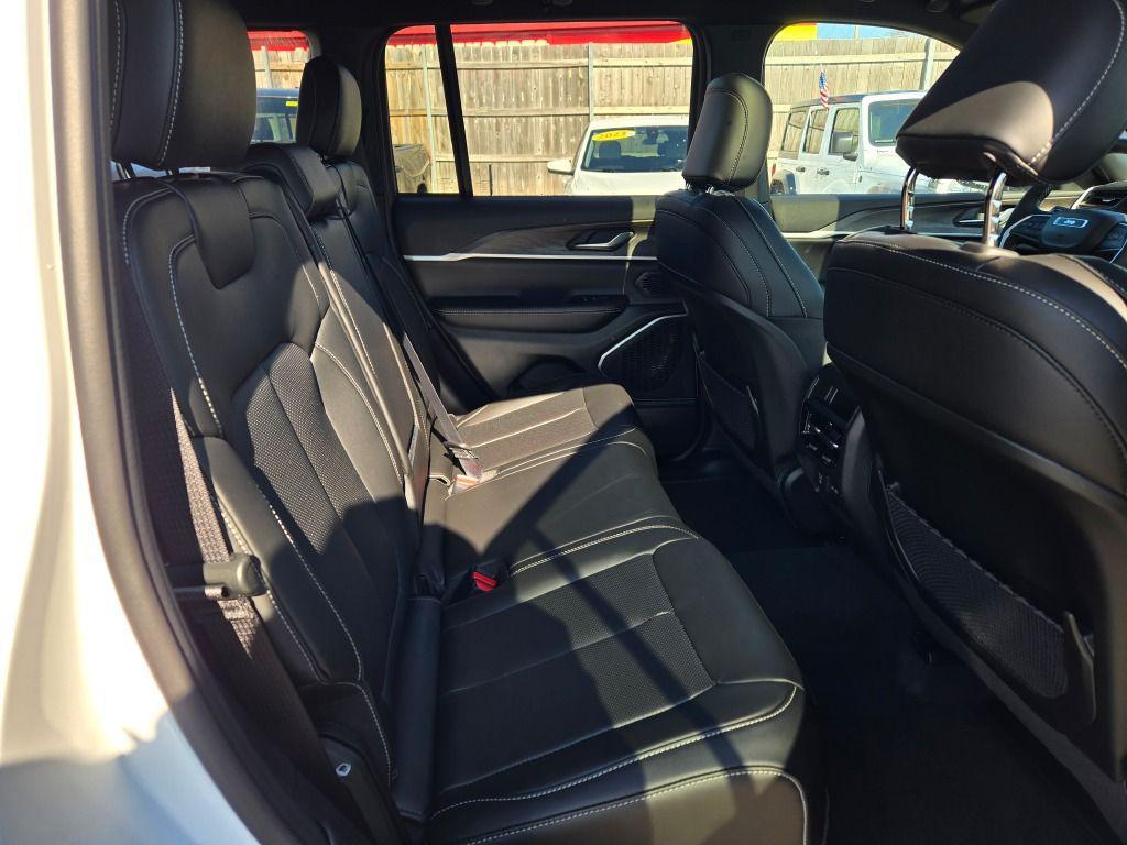 new 2026 Jeep Grand Cherokee car, priced at $47,907