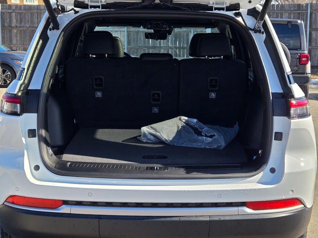 new 2026 Jeep Grand Cherokee car, priced at $47,907