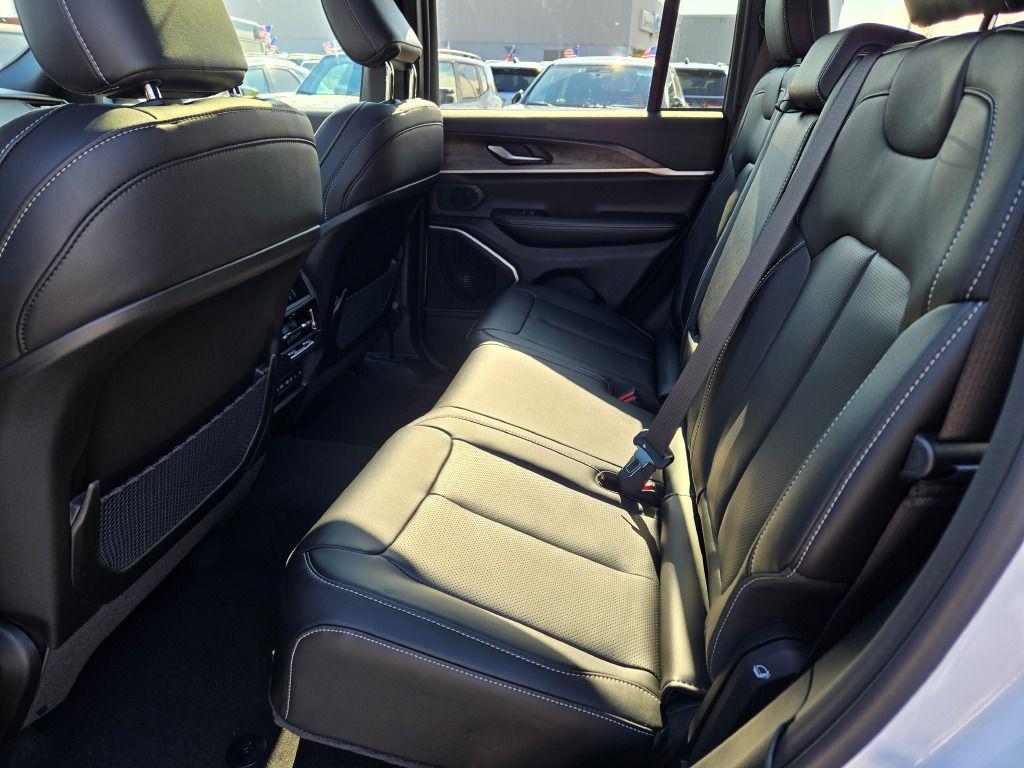 new 2026 Jeep Grand Cherokee car, priced at $47,907