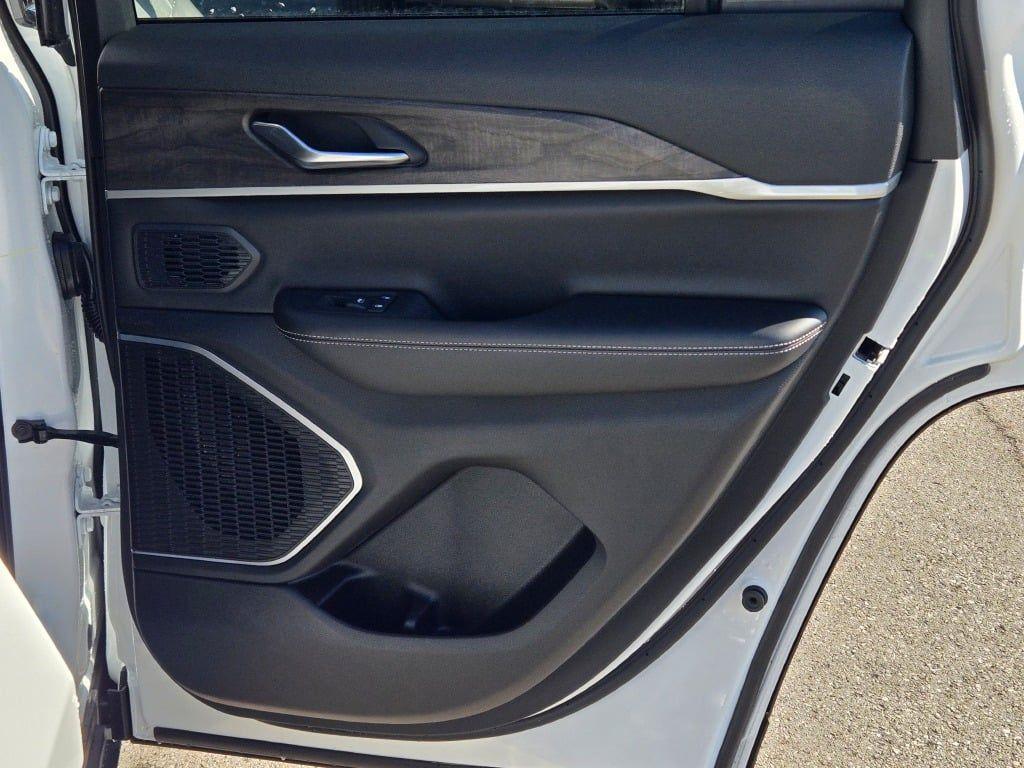 new 2026 Jeep Grand Cherokee car, priced at $47,907