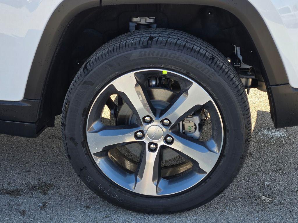 new 2026 Jeep Grand Cherokee car, priced at $45,007