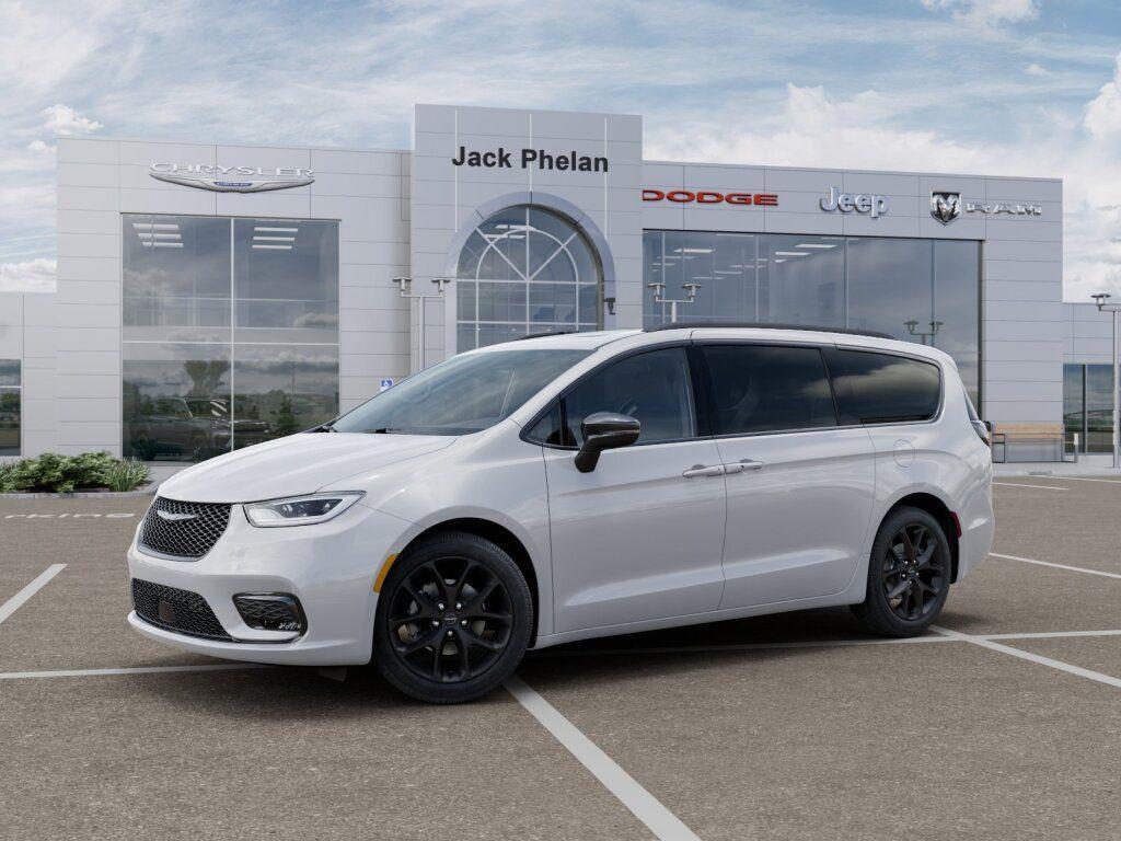 new 2026 Chrysler Pacifica car, priced at $47,895