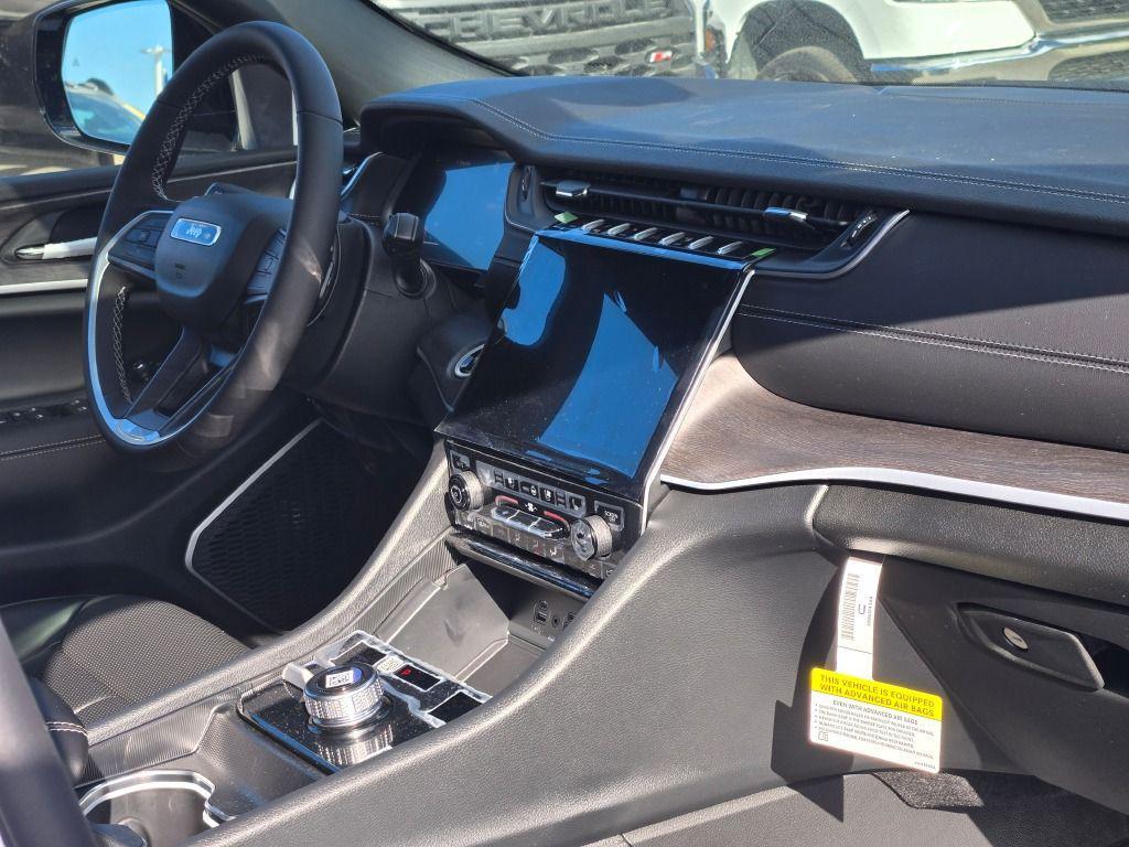 new 2025 Jeep Grand Cherokee car, priced at $45,036