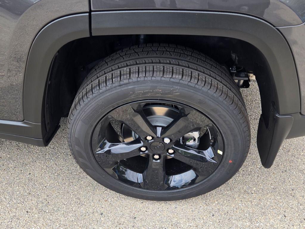 new 2025 Jeep Grand Cherokee car, priced at $44,224