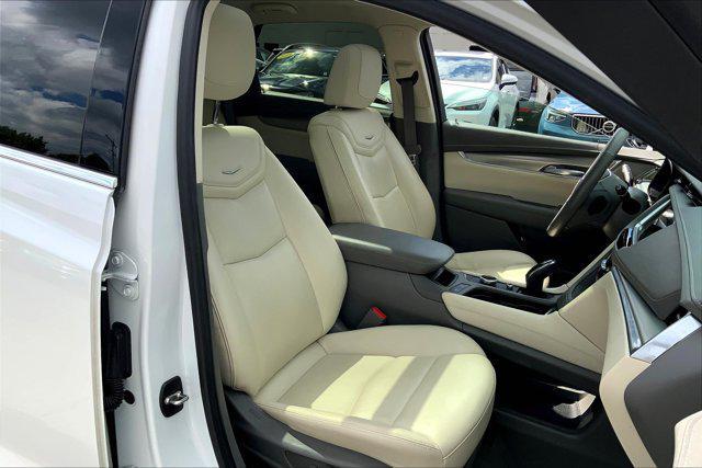used 2022 Cadillac XT5 car, priced at $31,200