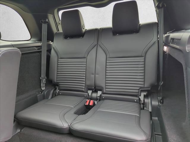 used 2024 Land Rover Discovery car, priced at $48,290