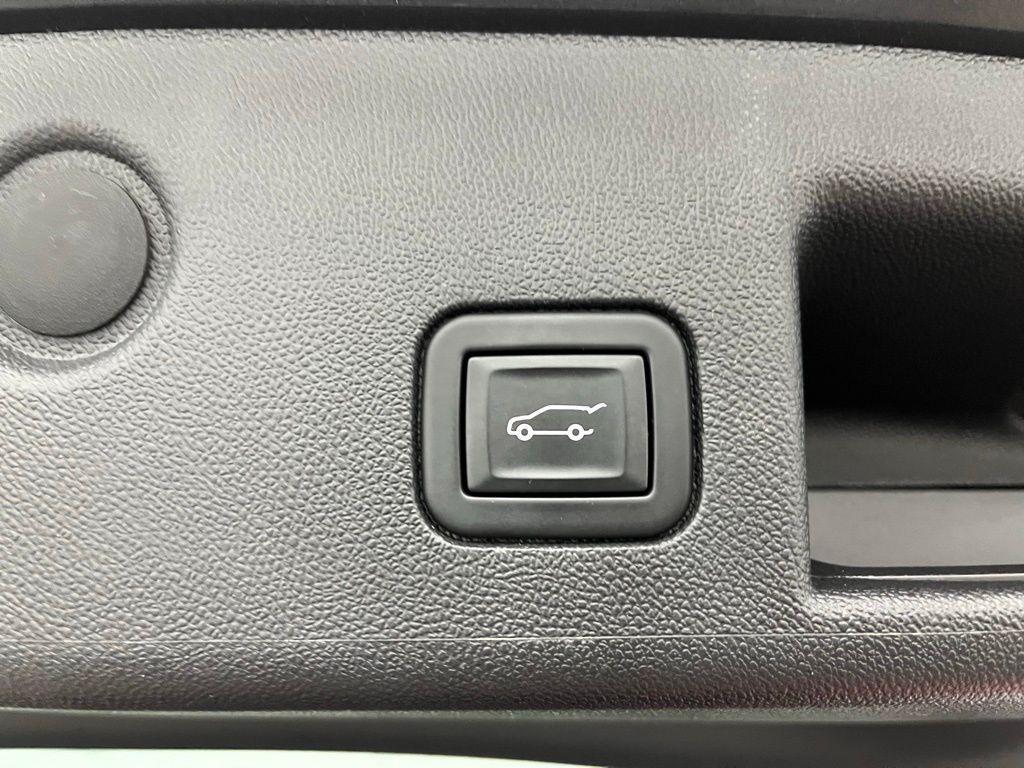 used 2023 Chevrolet Equinox car, priced at $24,637