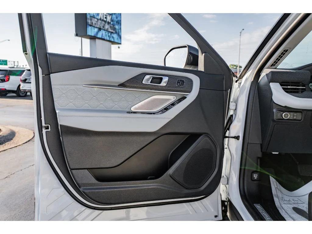 new 2025 Ford Explorer car, priced at $58,144