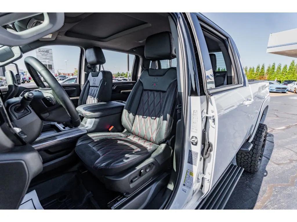 used 2025 Chevrolet Silverado 2500 car, priced at $89,990