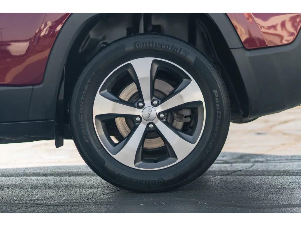 used 2020 Jeep Cherokee car, priced at $24,990