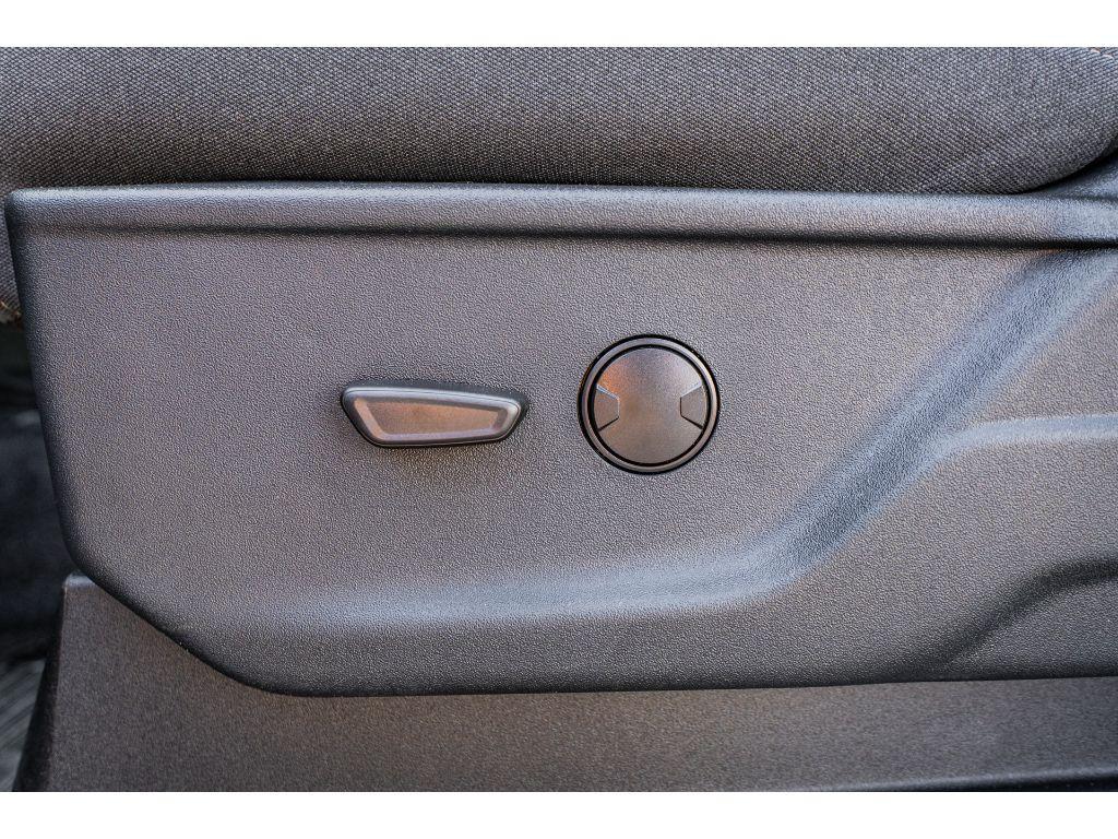 new 2025 Ford F-250 car, priced at $67,958