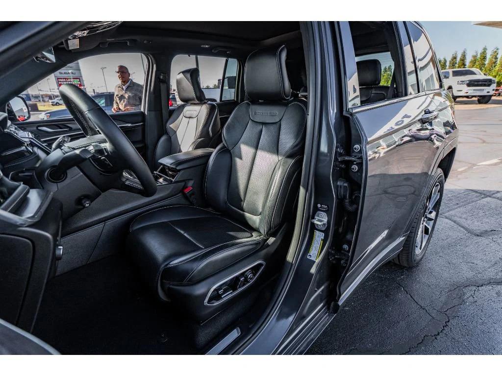 used 2023 Jeep Grand Cherokee car, priced at $39,390