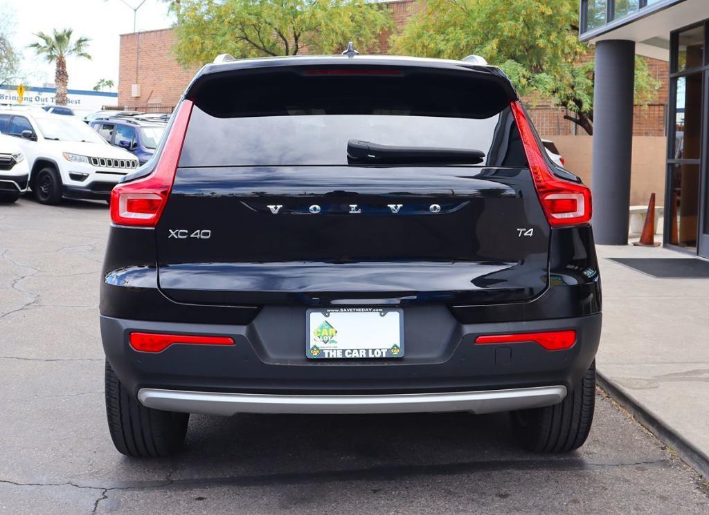 used 2022 Volvo XC40 car