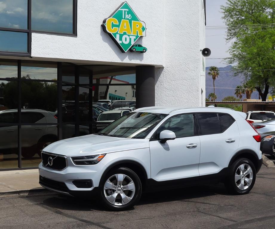 used 2022 Volvo XC40 car