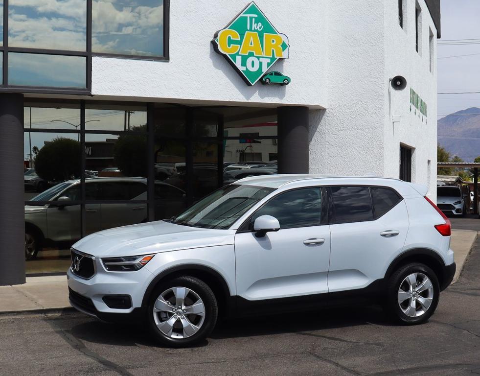 used 2022 Volvo XC40 car