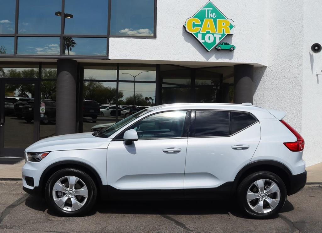 used 2022 Volvo XC40 car