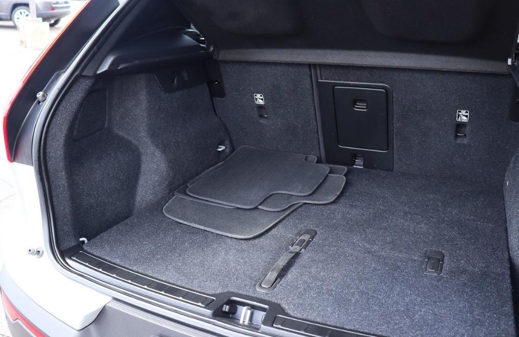 used 2022 Volvo XC40 car