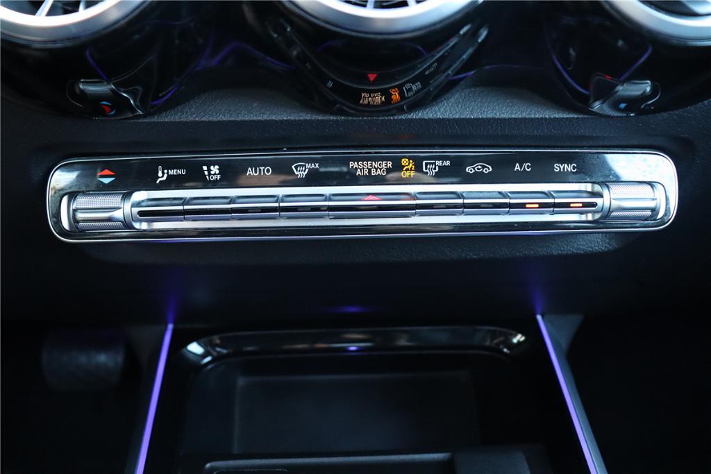Mercedes-Benz GLB view 32