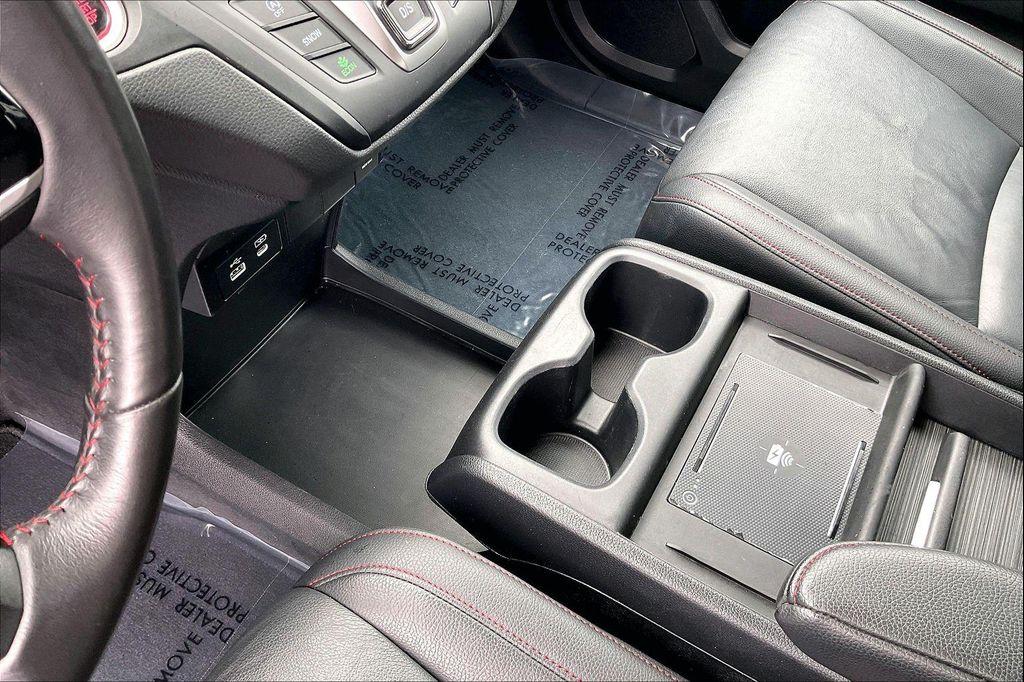 used 2025 Honda Odyssey car, priced at $38,102