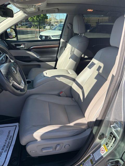 used 2016 Toyota Highlander car, priced at $20,995