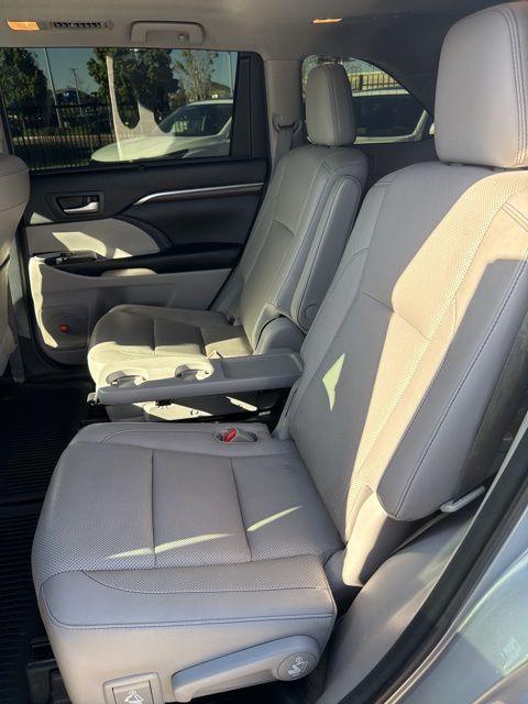 used 2016 Toyota Highlander car, priced at $20,995