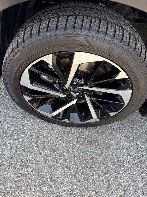 used 2024 Mitsubishi Outlander car, priced at $22,695