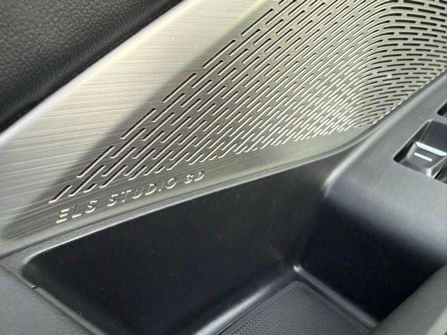 used 2023 Acura MDX car, priced at $42,395