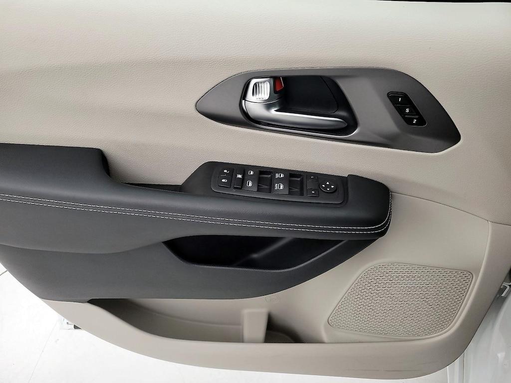 used 2023 Chrysler Pacifica car, priced at $34,998