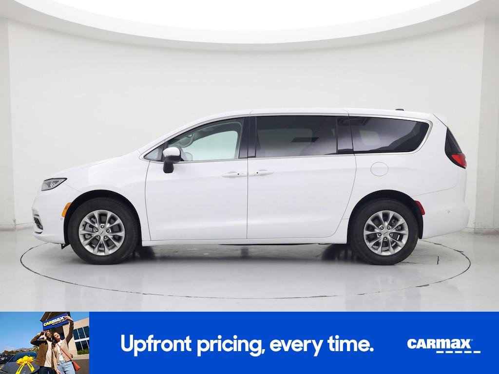 used 2023 Chrysler Pacifica car, priced at $34,998