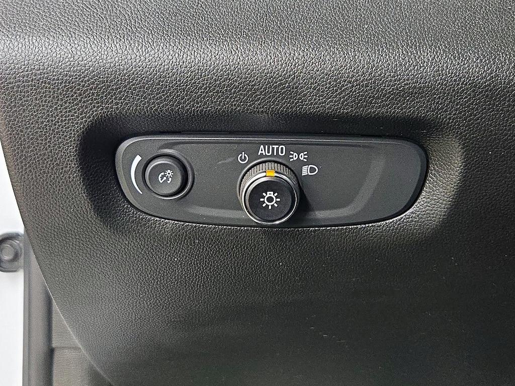 used 2022 Chevrolet Traverse car, priced at $28,998